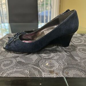 Etienne Aigner Navy Peep-Toe Heels with Bow. Size 9, but with insole fit 8.5